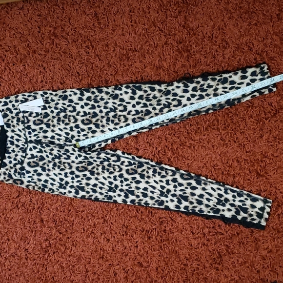 VICTORIAS SECRET INCREDIBLE ESSENTIAL LEGGING WOMAN SIZE 4 - Picture 3 of 5
